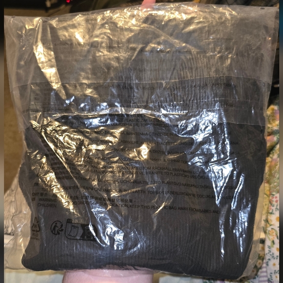 H&M Rib-Knit Off Shoulder Top Size Small - Picture 8 of 8